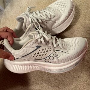Saucony White Athletic Shoes with Breathable Mesh and Cushioned Midsole